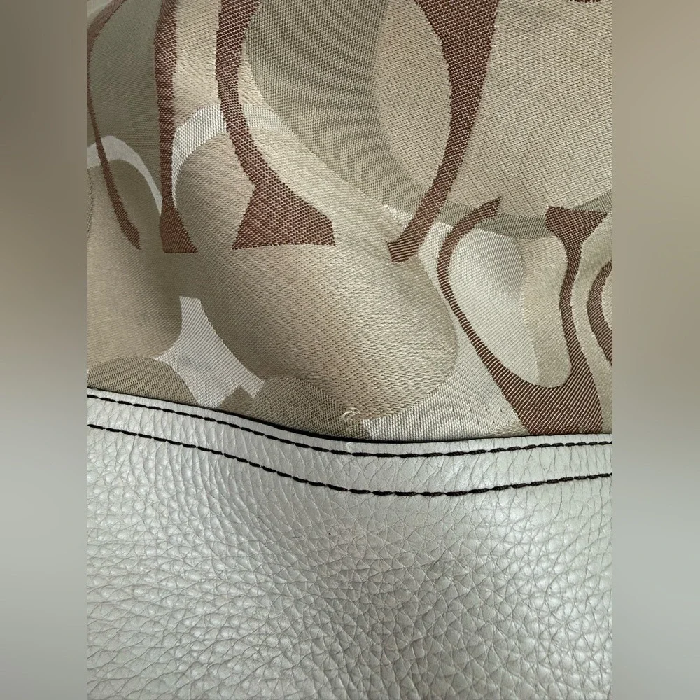 Coach Signature Canvas Hobo Bag Tan White Cream Flawed‎ Read Description